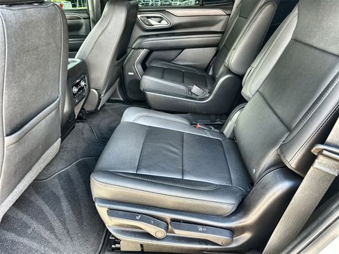 Used 2022 Chevrolet Tahoe Z71 w/ Luxury Package image 16