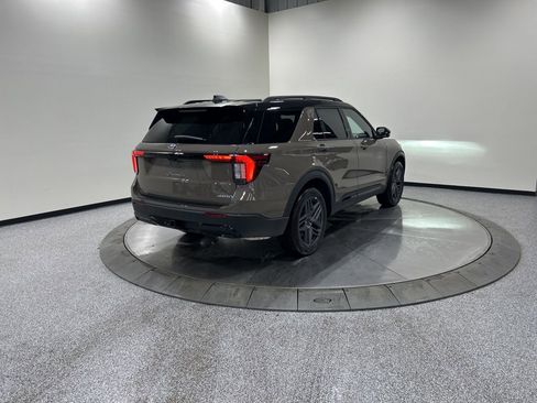 New 2026 Ford Explorer ST-Line w/ ST-Line Street Pack AWD/4WD image 6