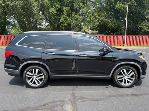 Used 2017 Honda Pilot Touring image 2