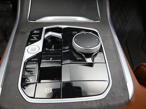 Used 2026 BMW X5 xDrive40i w/ M Sport Package image 13