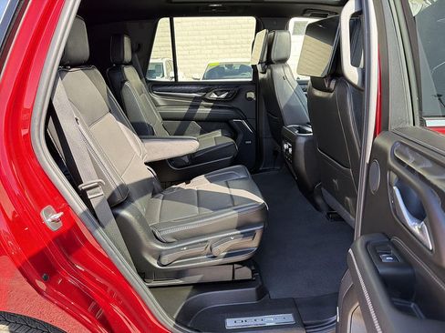 Used 2024 GMC Yukon Denali w/ Advanced Technology Package AWD/4WD image 27