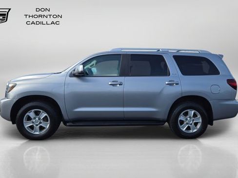 Used 2019 Toyota Sequoia SR5 AWD/4WD image 2