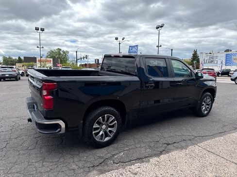 Used 2022 Chevrolet Silverado 1500 LT AWD/4WD image 9