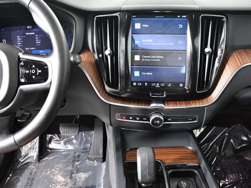 Used 2024 Volvo XC60 B5 Plus image 15