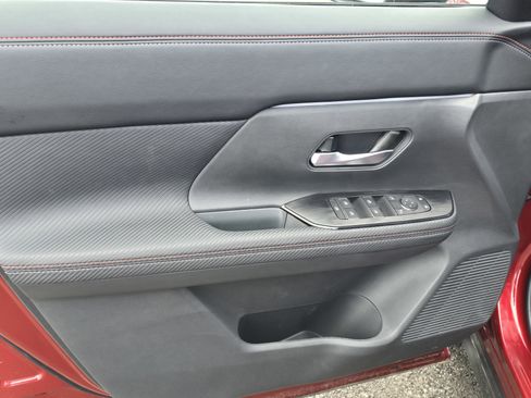 Used 2025 Nissan Kicks SR AWD/4WD image 37