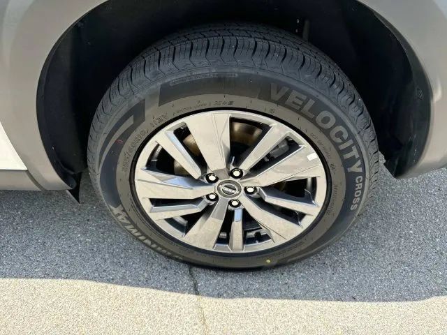 Certified 2025 Nissan Pathfinder SV AWD/4WD image 12