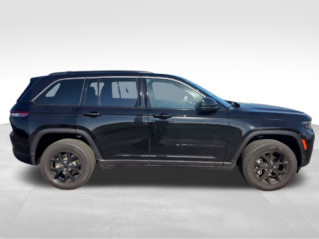 Used 2026 Jeep Grand Cherokee Altitude AWD/4WD image 10