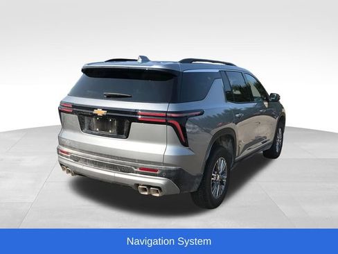 Used 2026 Chevrolet Traverse LT FWD image 2