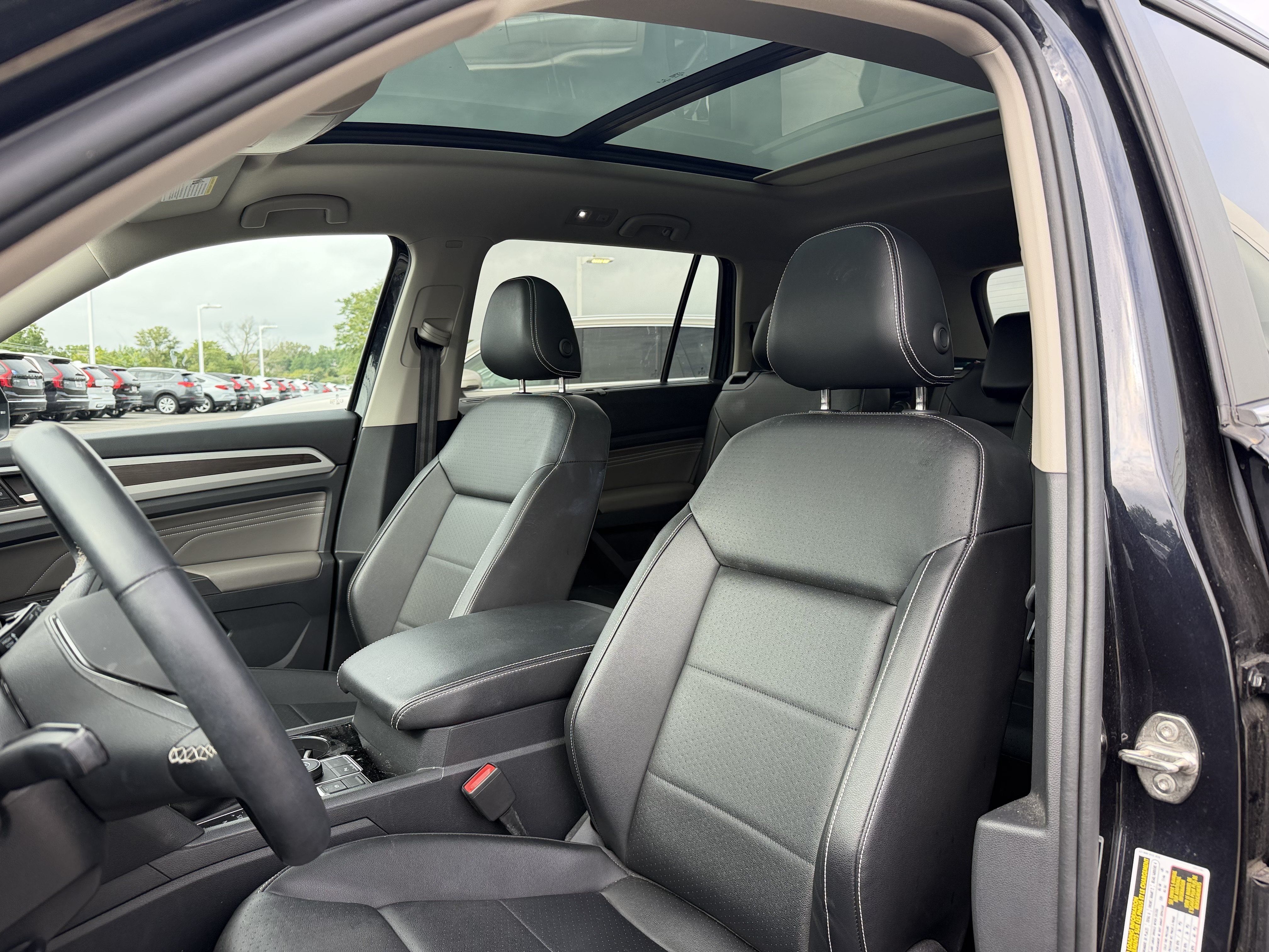Used 2023 Volkswagen Atlas SE w/ Panoramic Sunroof Package AWD/4WD image 8