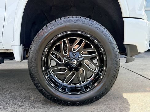 Used 2021 Chevrolet Silverado 2500 High Country w/ Z71 Off-Road Package AWD/4WD image 14