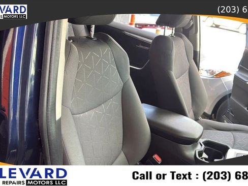 Used 2021 Toyota RAV4 XLE AWD/4WD image 38