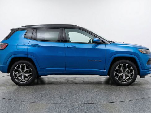 Used 2025 Jeep Compass Limited image 11