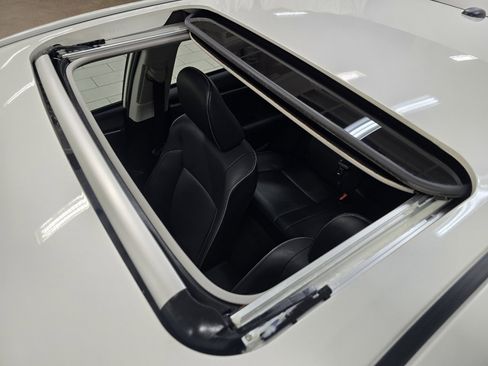 Used 2017 Toyota Corolla XLE image 3