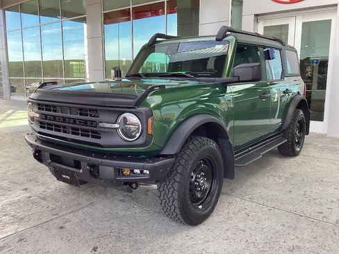 Used 2022 Ford Bronco Black Diamond image 4