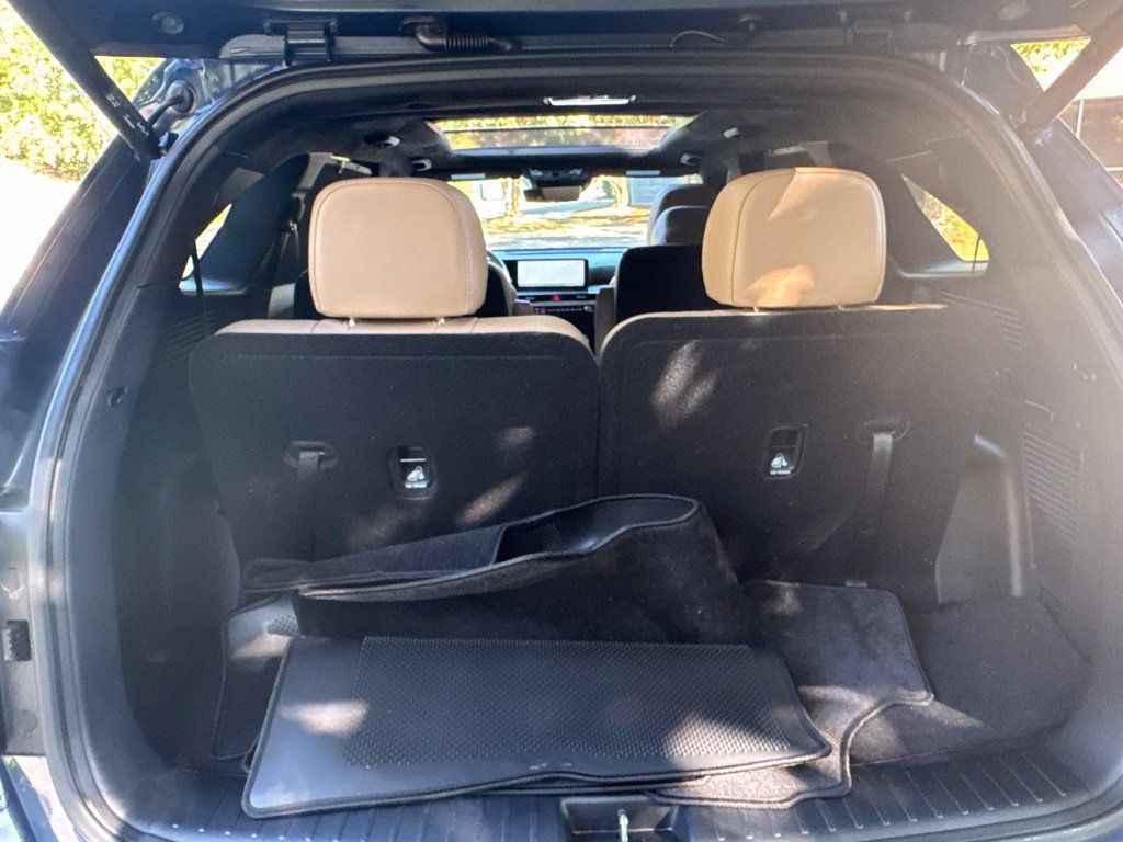 Used 2025 Kia Sorento SX AWD/4WD image 32