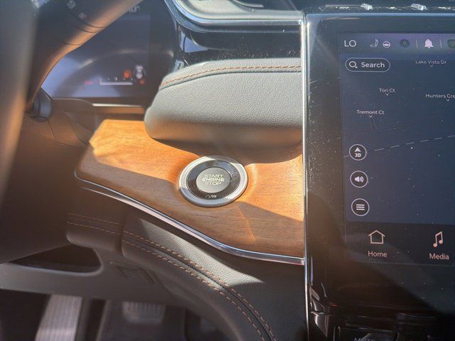 Used 2024 Jeep Grand Cherokee Summit AWD/4WD image 29