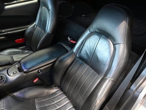 Used 2000 Chevrolet Corvette Coupe w/ Roof Pkg image 12