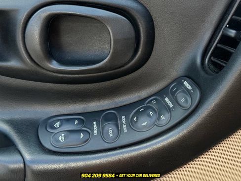 Used 2000 Chevrolet Corvette Coupe w/ Performance Handling Pkg RWD image 12