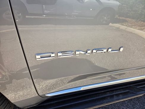 Used 2024 GMC Yukon Denali w/ Advanced Technology Package AWD/4WD image 5