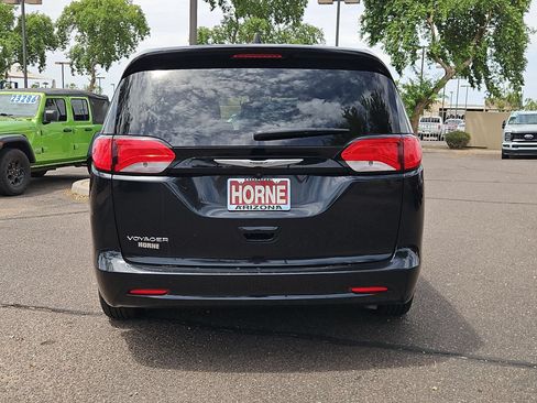 Used 2023 Chrysler Voyager LX FWD image 6