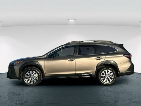 Used 2023 Subaru Outback Premium image 3