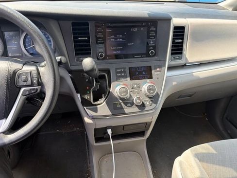 Used 2019 Toyota Sienna LE FWD image 16
