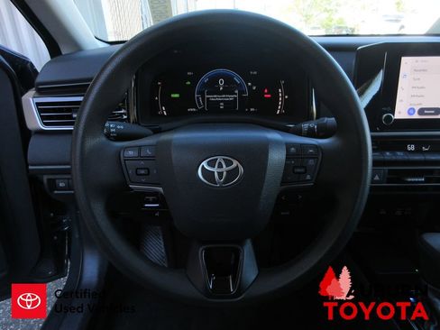 Used 2025 Toyota Camry LE image 23