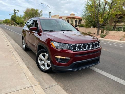 Used 2021 Jeep Compass Latitude FWD image 2