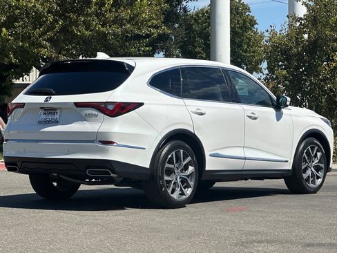 Used 2023 Acura MDX w/ Technology Package FWD image 4