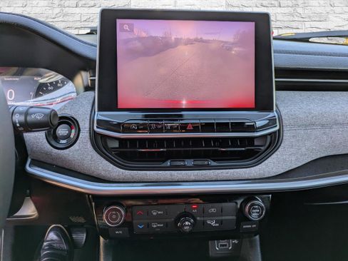 Used 2022 Jeep Compass Latitude image 22