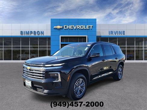 Used 2025 Chevrolet Traverse LT w/ Enhanced Driving Package image 4