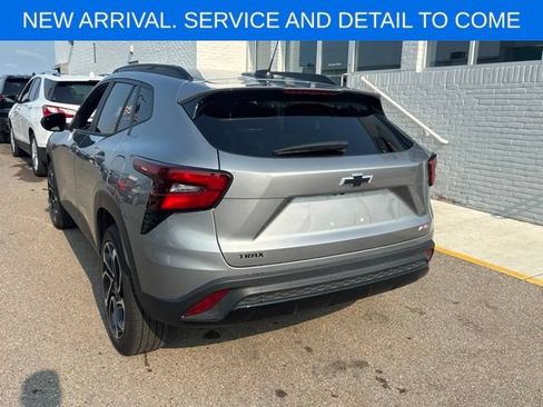 Certified 2024 Chevrolet Trax RS w/ Driver Confidence Package FWD image 10