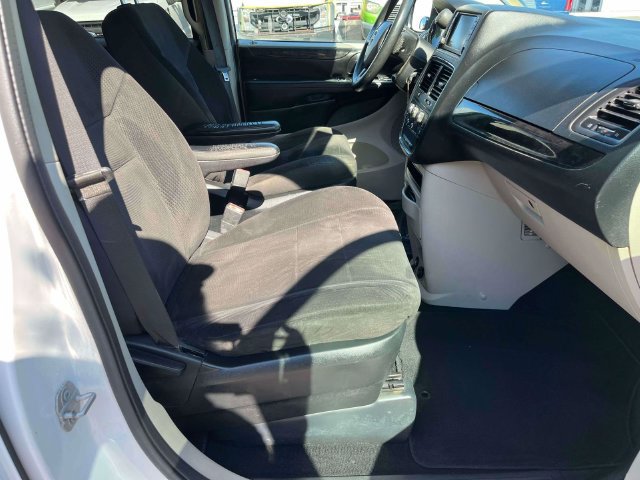 Used 2018 Dodge Grand Caravan SE w/ UConnect Hands-Free Group FWD image 23