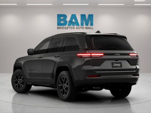 New 2026 Jeep Grand Cherokee Altitude image 5