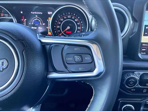 Used 2023 Jeep Gladiator Overland AWD/4WD image 24