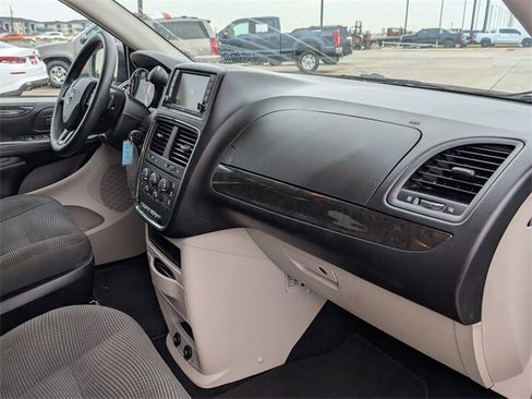 Used 2020 Dodge Grand Caravan SE w/ UConnect Hands-Free Group image 23