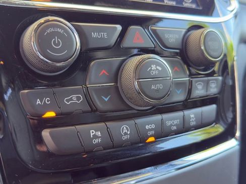 Used 2021 Jeep Grand Cherokee Laredo X AWD/4WD image 25