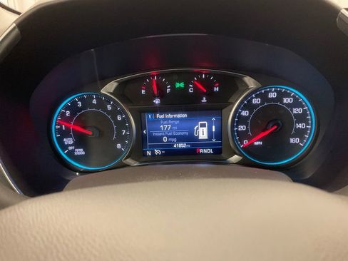 Used 2024 Chevrolet Equinox LT image 2