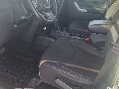 Used 2018 Jeep Wrangler Unlimited Sahara AWD/4WD image 10