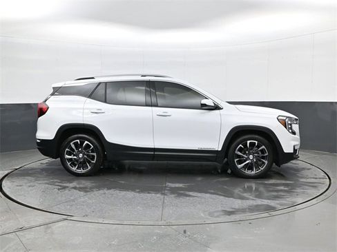 Used 2024 GMC Terrain SLT image 4