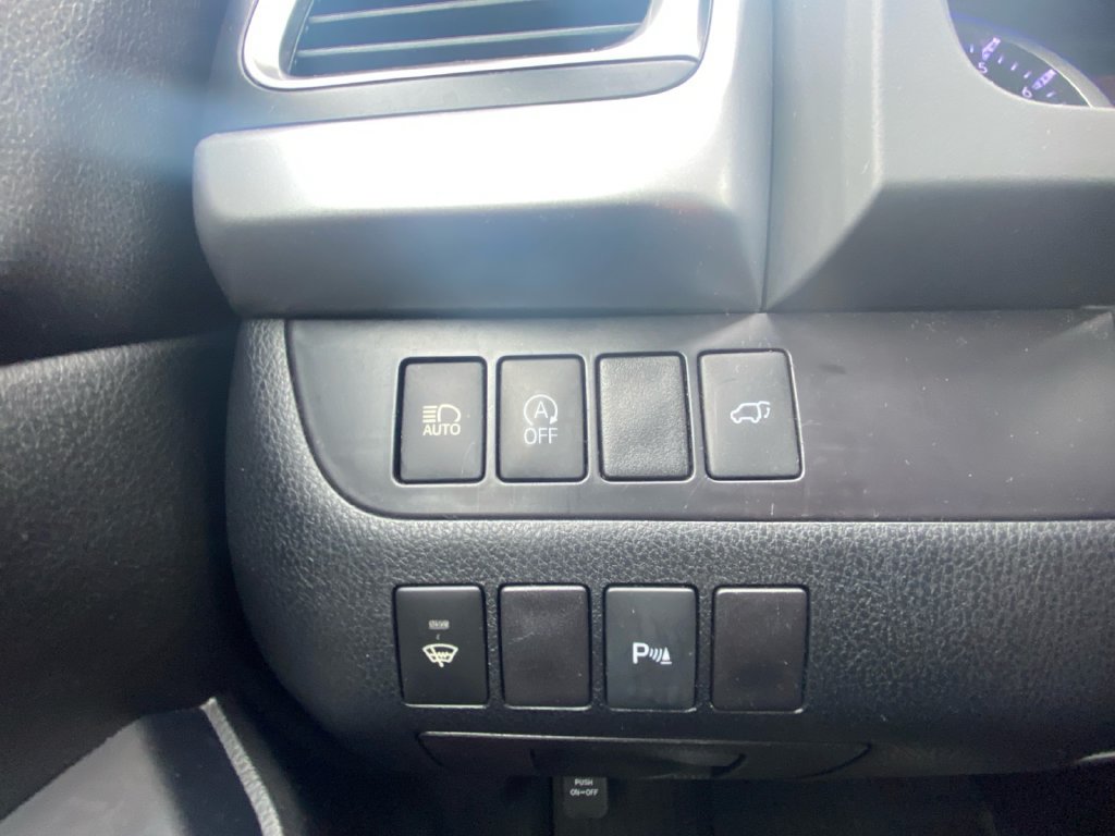 Used 2018 Toyota Highlander Limited AWD/4WD image 18