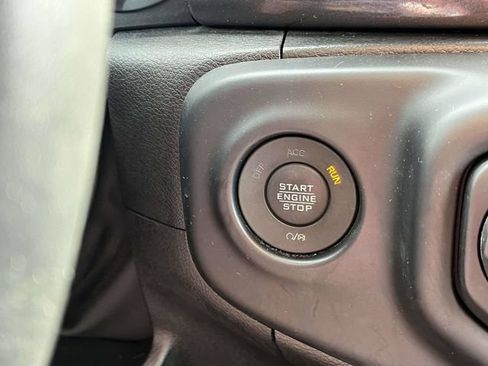 Used 2022 Jeep Wrangler Unlimited Sahara AWD/4WD image 32