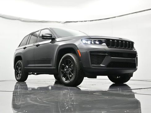 New 2026 Jeep Grand Cherokee Altitude image 37