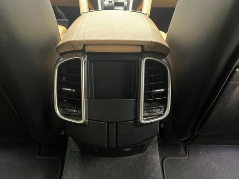 Certified 2018 Porsche Cayenne Platinum Edition image 18