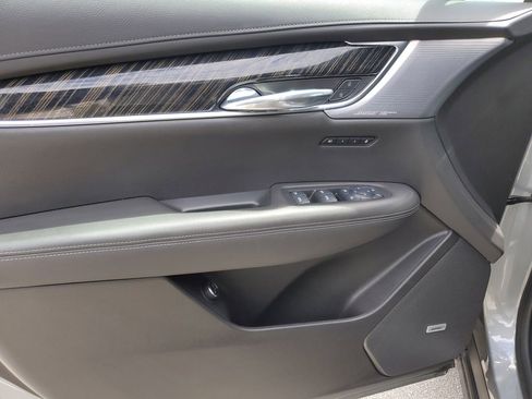 Used 2023 Cadillac XT6 Premium Luxury FWD image 18