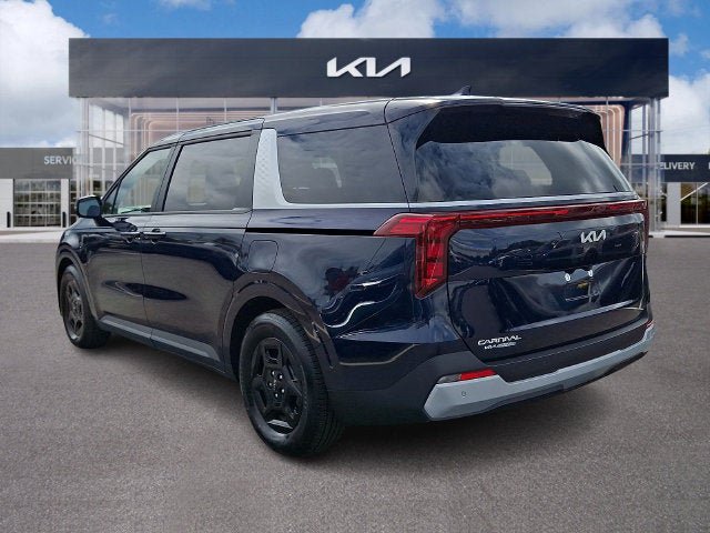Used 2026 Kia Carnival FWD image 4