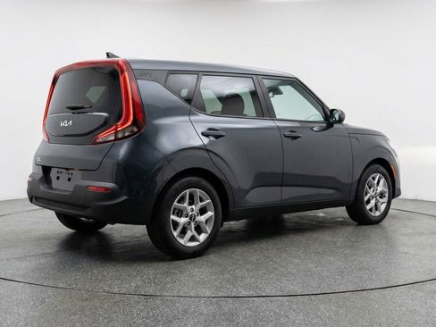Used 2025 Kia Soul LX w/ LX Technology Package FWD image 9
