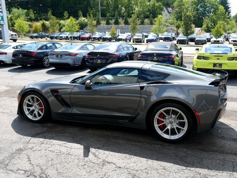 Used 2015 Chevrolet Corvette Z06 w/ Z07 Performance Package image 7