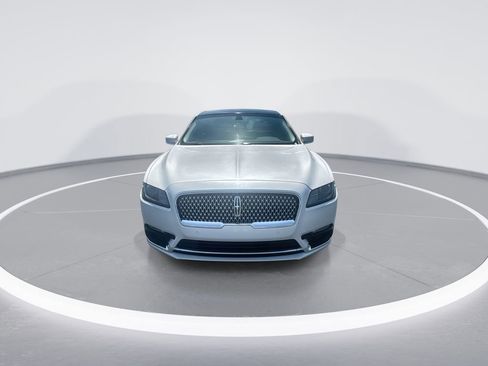 Used 2017 Lincoln Continental Select AWD/4WD image 3