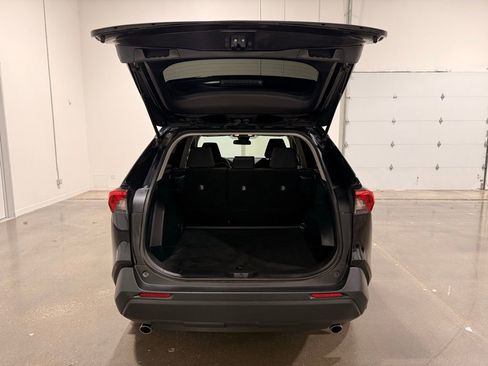 Used 2021 Toyota RAV4 LE image 9